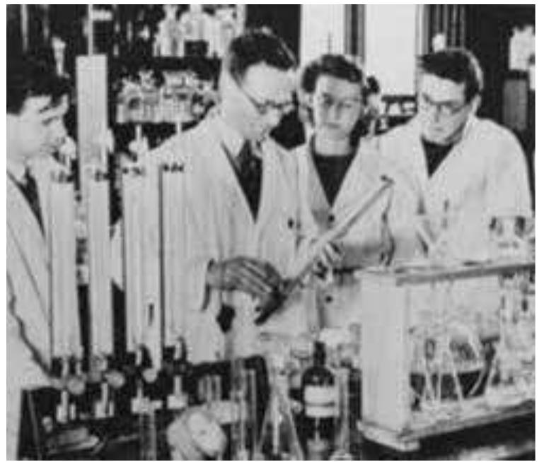 Spsl Rathmore Science Lab Sir hans krebs with students at the university of sheffield