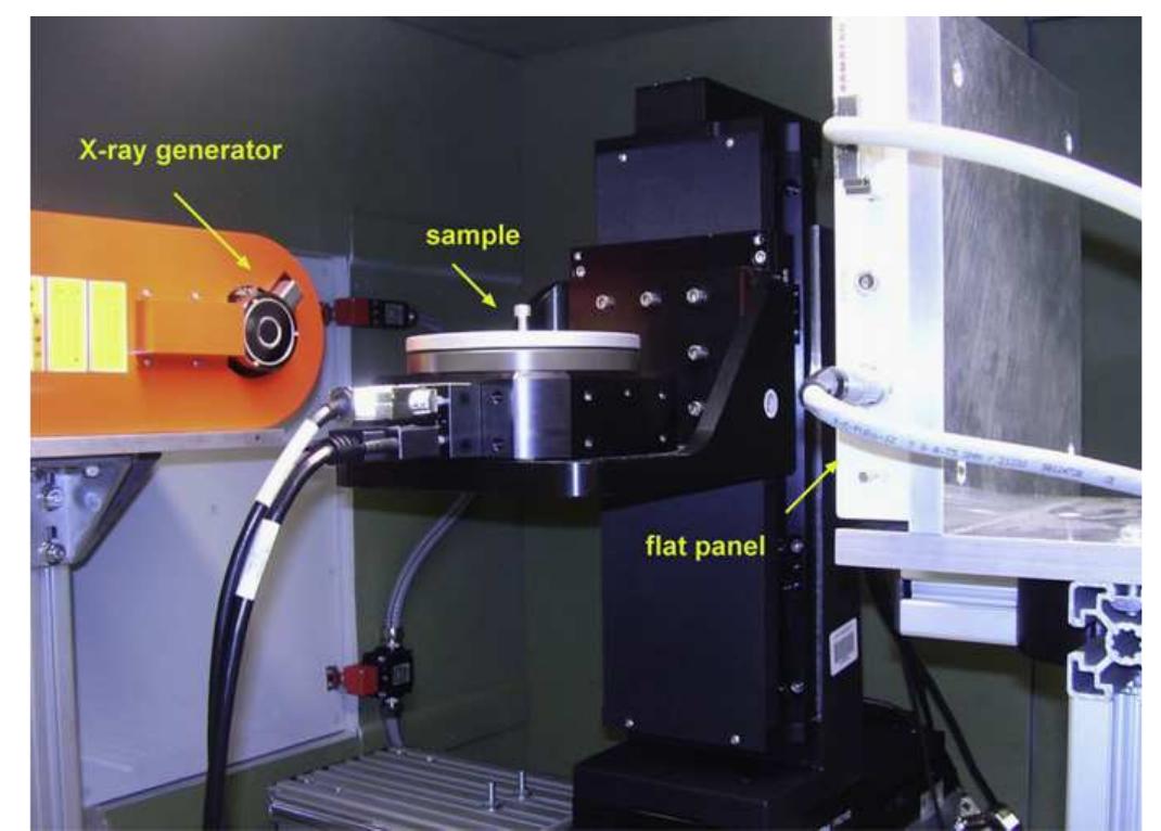 Fig. 1. The source-detector system and the sample manipulator are mounted on a flexible mechanical set-up. 