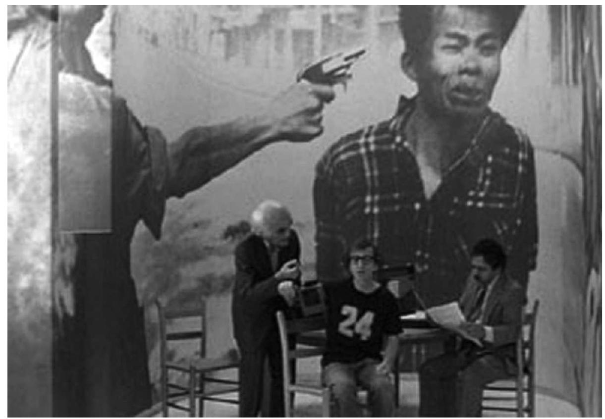 Figure 1.2 Stardust Memories: Sandy’s comical talent shrinks in the face of human suf- fering. (Producers: Robert Greenhut, Jack Rollins, Charles H. Joffe) 