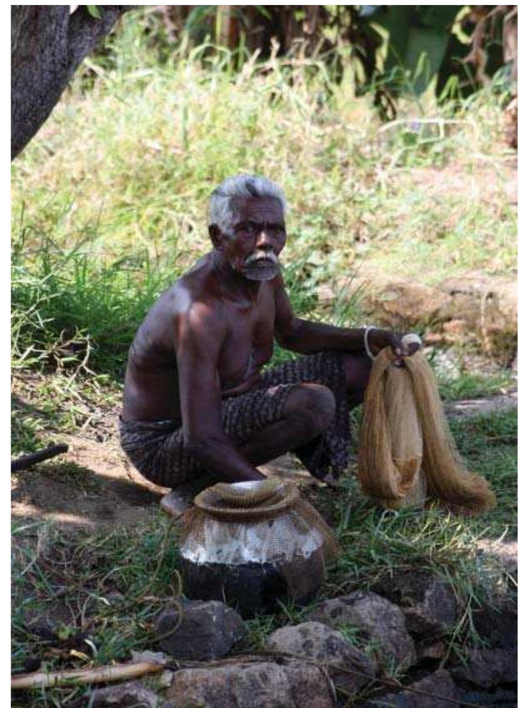 {REA and the University for Peace {uman Rights Center annually organize blended learning and field experience rogram about the protection  nd emerging rights of indigenous opulations. This program which runs rom June 5-July 15 and August 5-11, 013, is recommended for staff of juman rights NGOs and other civil ociety organizations, practitioners, cademics, and students studying in reas of indigenous peoples’ rights, juman rights, environment, gender, nd development. Past participants ave come from a wide range of fields 