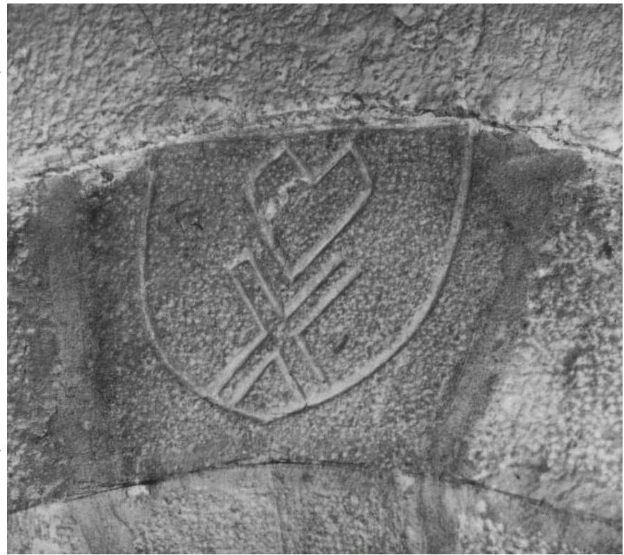 Figure 14. Engraved shield with saltire and heart, anonymous, ca. 1645, Notre-Dame Church, L’Ab- baye-en-Grandvaux (photo J ean Louvier).  L’Abbaye-en-Grandvaux is a small village lying in the Jura mountains, in the southern part of the county. In the church, the stone arch of a door displays a clumsy shield engraved with a saltire couped in base and a heart in chief (Figure 14). In the County, there is no family recorded with such arms. The local historical context leads me to think that this heraldic engraving does not stand for family or personal arms, but rather for a kind of “victory shield”: heavily damaged by mercenary troops in French pay during the Ten Years War, the church was restored circa 16457°, and the engraved shield seems to commemorate the moral victory of the Burgundian believers over the French vandals. In a secular context, I noted the existence of the carved lintel of a Comtois stone house showing a heart charged with a saltire. These two stone testimonies seem to confirm that throughout the county, Comtois partisans of the Hapsburgs adopted the heart with saltire as the ensign for their commitment. 