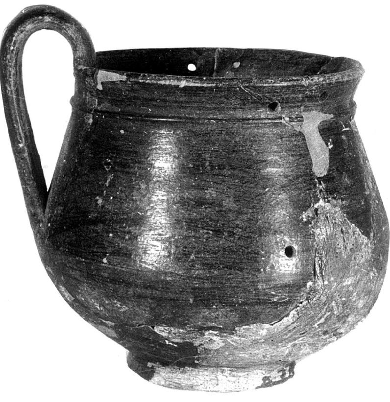 Figure 8. Grey Ware one-handled cup from Nadlimanskoe III (after Ochotnikov 2006, fig. 4,3). 