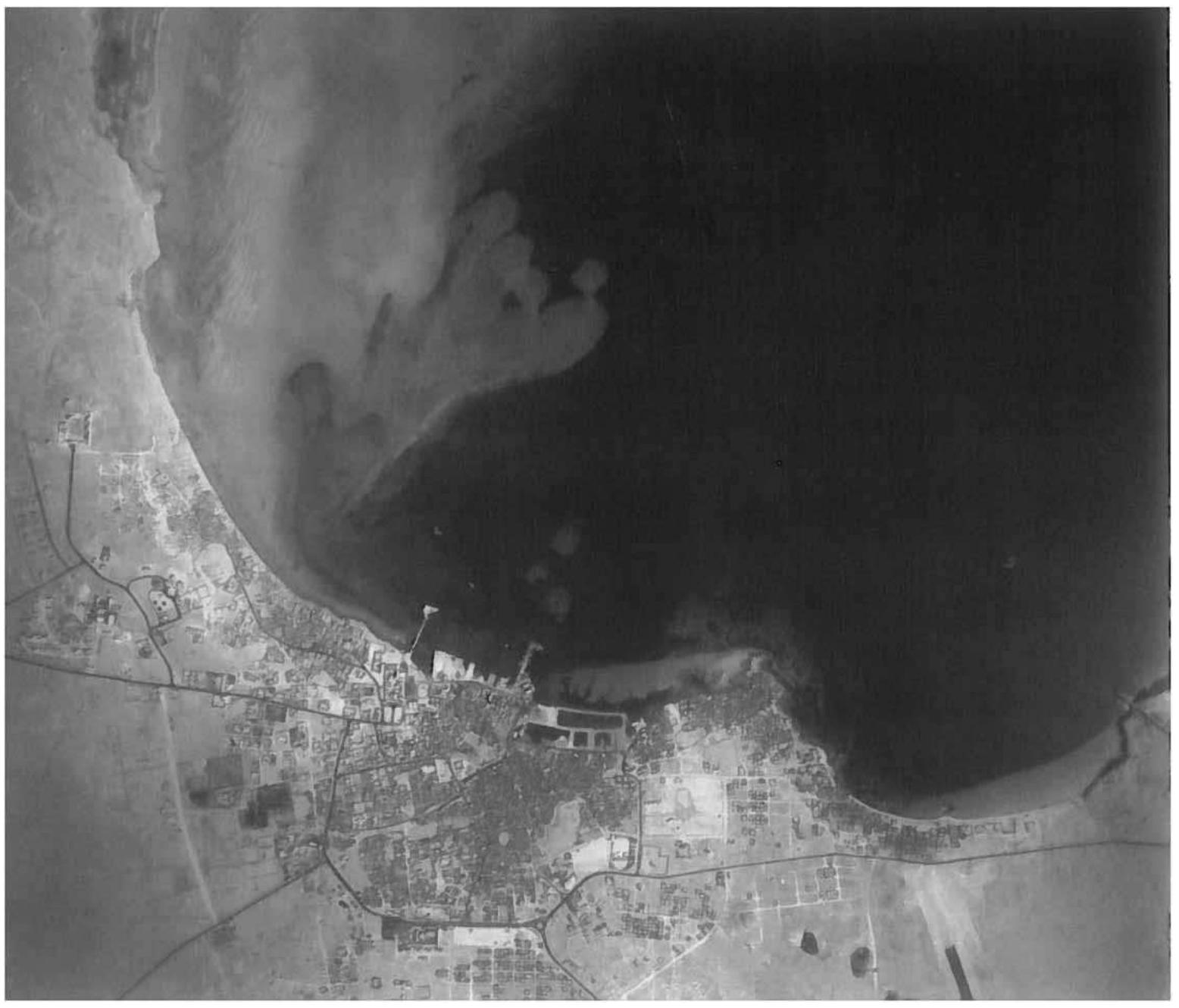 Figure 5. Aerial of the City of Doha in 1959. Urban Planning and Development Authority, Qatar Essence of the Past, The Centre of GIS, p.21.