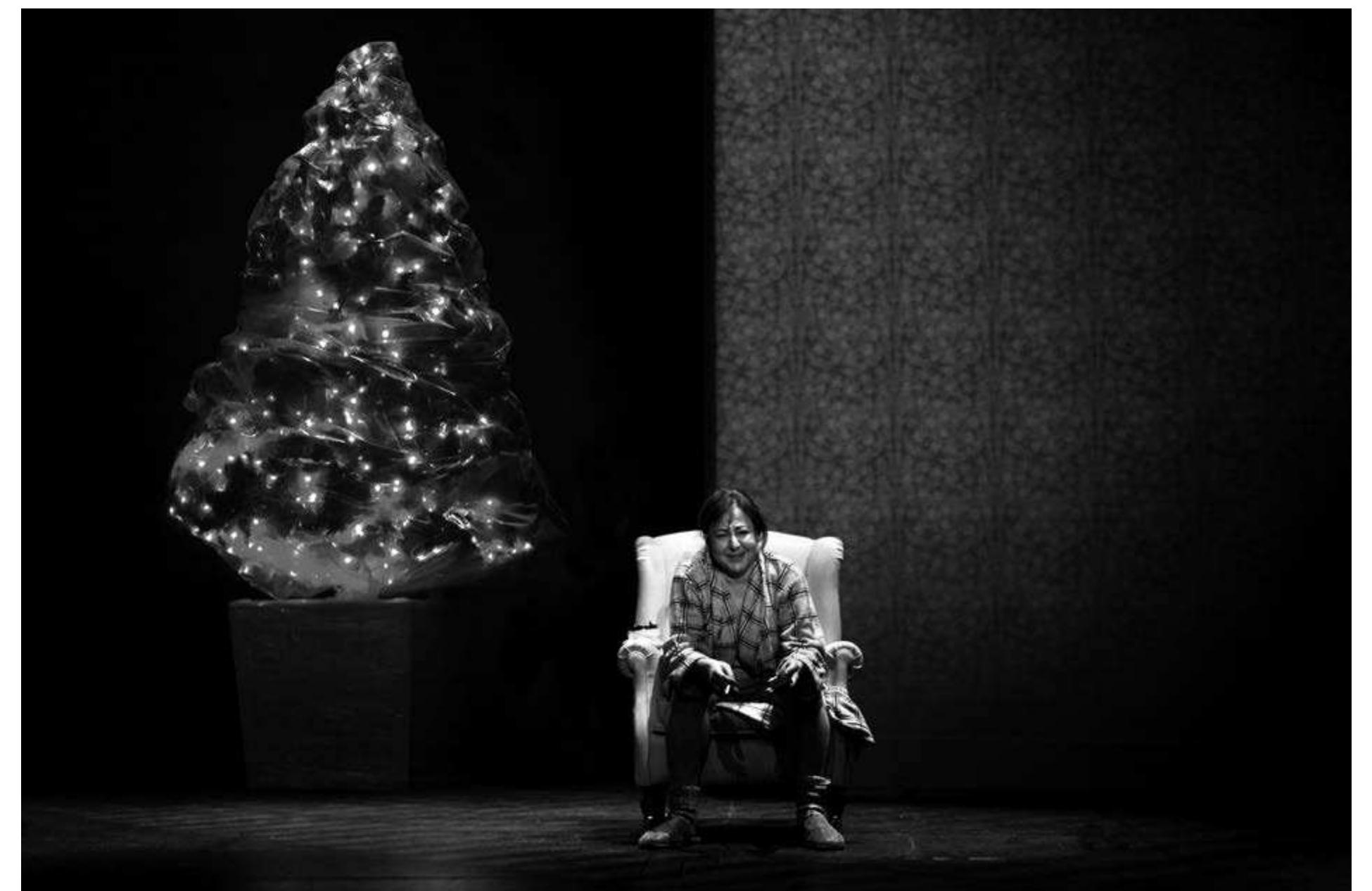 Carmen Machi in Josep Maria Mestres’s production of Mark Ravenhill’s Shoot/G et Treasure/Repeat at the Teatre Lliure. Photo: Ros Ribas /Teatre Lliure. 