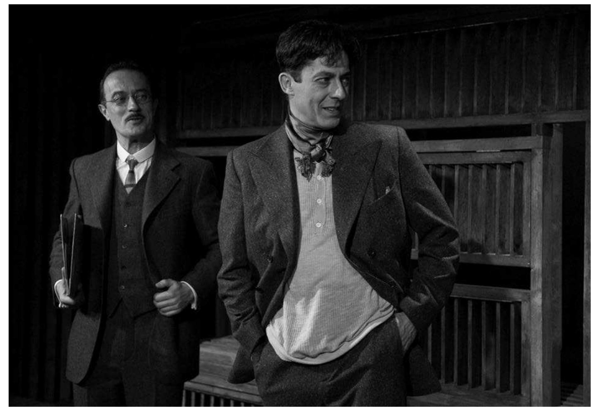 Chema Ruiz and Jestis Noguero in Kafka enamorado, Maria Guerrero National Theatre. Photo: Marta Vidanes. 