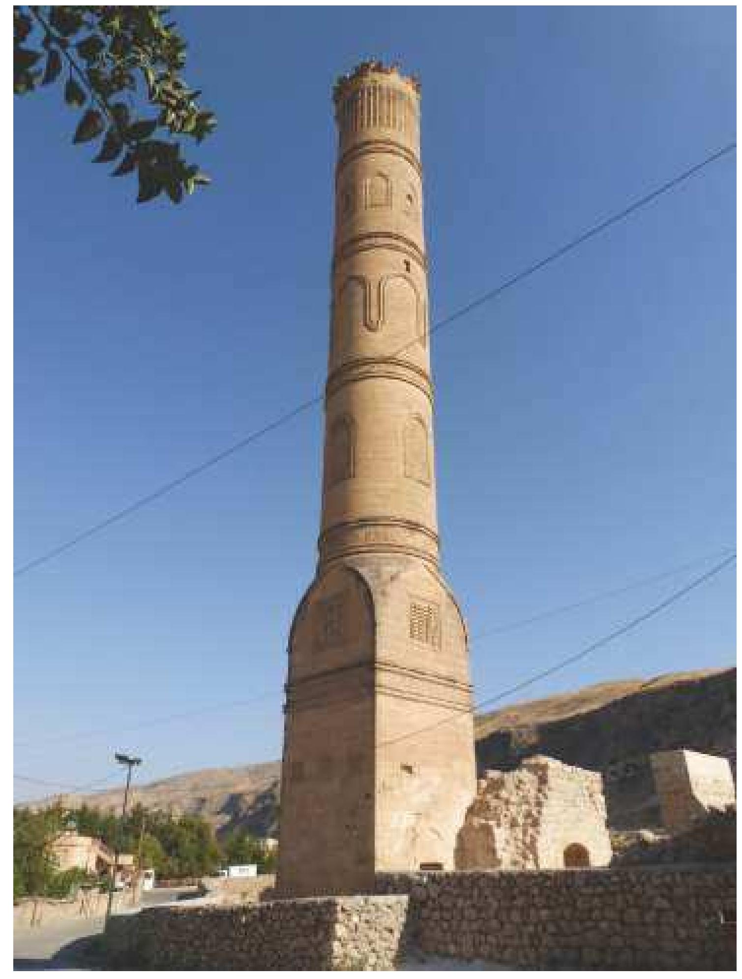 examination of the hasbala type, we get a sense of the eastern Iranian origins and east-west diffusion of ma'qili epigraphy in its earliest surviving evidence on minarets of the eleventh and twelfth cen- turies. Even though both the 'open' and 'closed' types are seen in the larger region of Anatolia,*° the specimens in southeast Anatolia, that is, in Mardin and Hisn Kayfa, show a distinct preference for the 'closed' type which links them with similar 'closed' ma 'qili epigraphy found on fourteenth- and fifteenth-century monuments in Aleppo and Cairo.