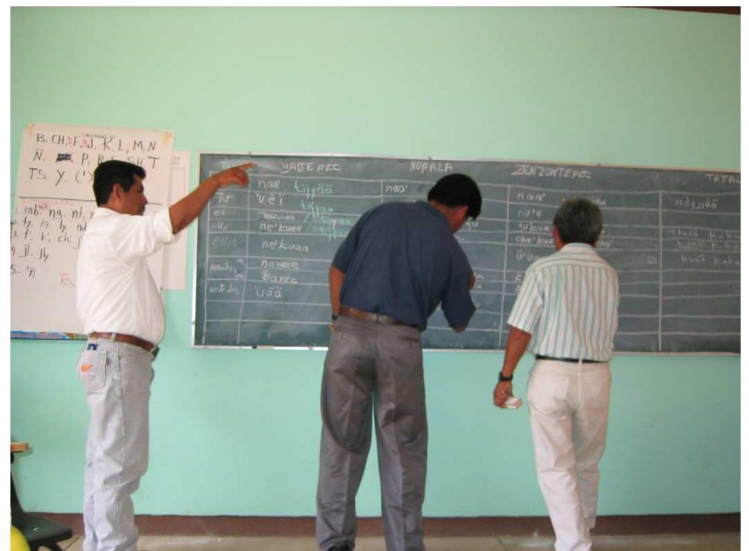 Ficure 6. Teachers Candido Dominguez, Gilberto Ramirez Gutiérrez, and Alfonso Me- rino Pérez (I-r), comparing independent pronouns in four Chatino varieties. (Photo by Carlos Cruz) 