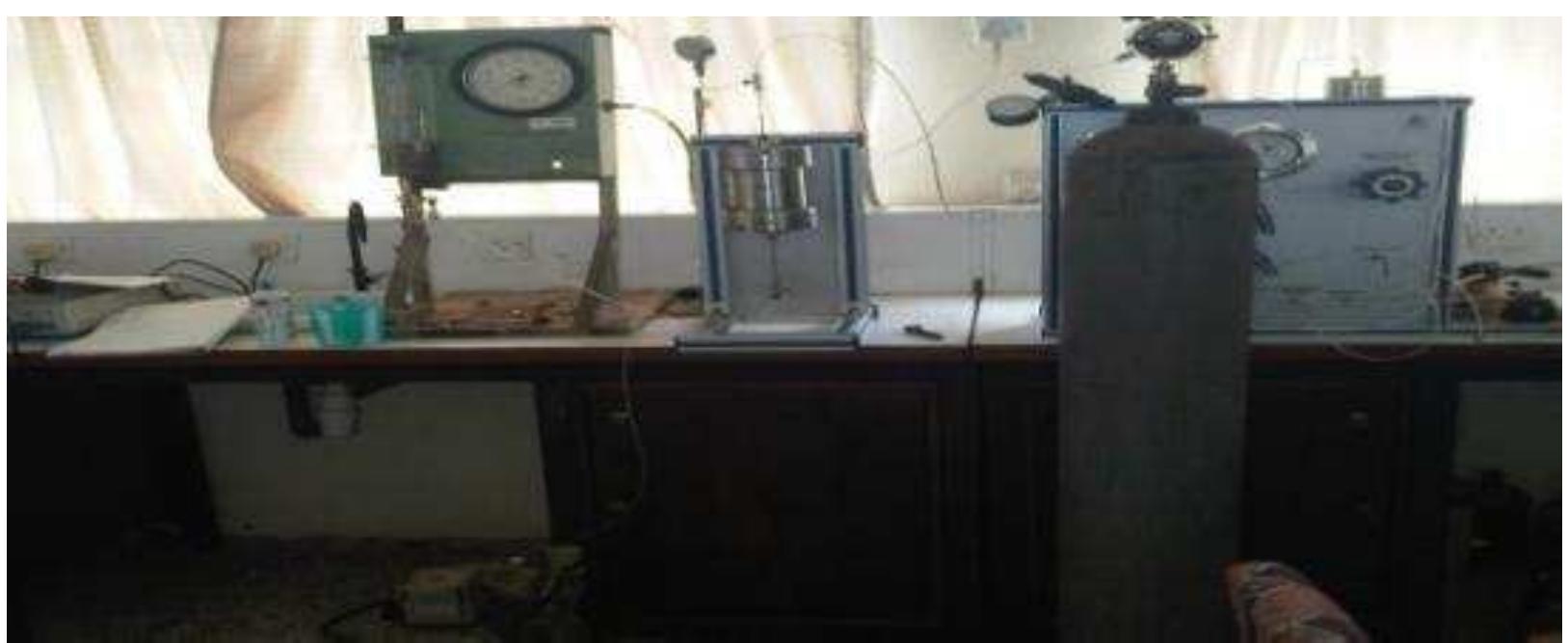 Fig. A-2. Setup of the nitrogen gas permeameter to determine plugs’ permeability 