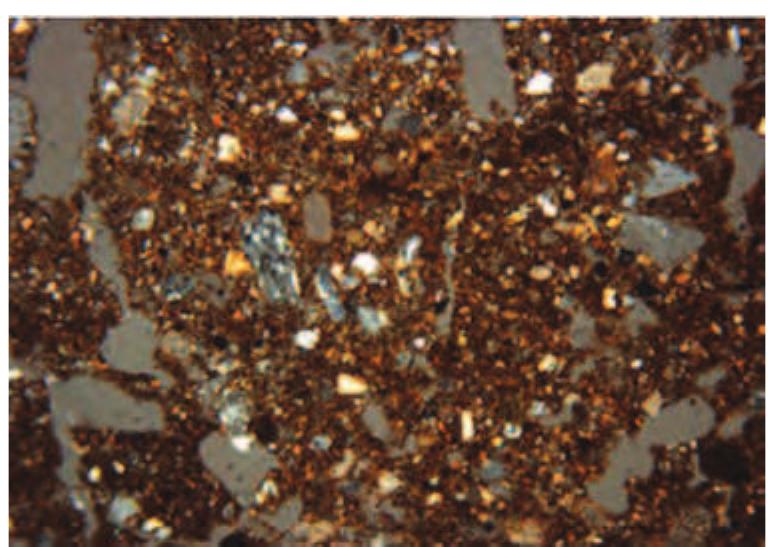 Figure 25: Photomicrograph o a strongly amorphous iron stained micritic sandy clay loam with « groundmass and voids dominated b dusty or impure silty clay, sample I/ (frame width = 4.5mm; cross polar ized light)  The neolithic site of Kocéi¢evo @ Neolitski lokalitet Ko¢i¢evo  