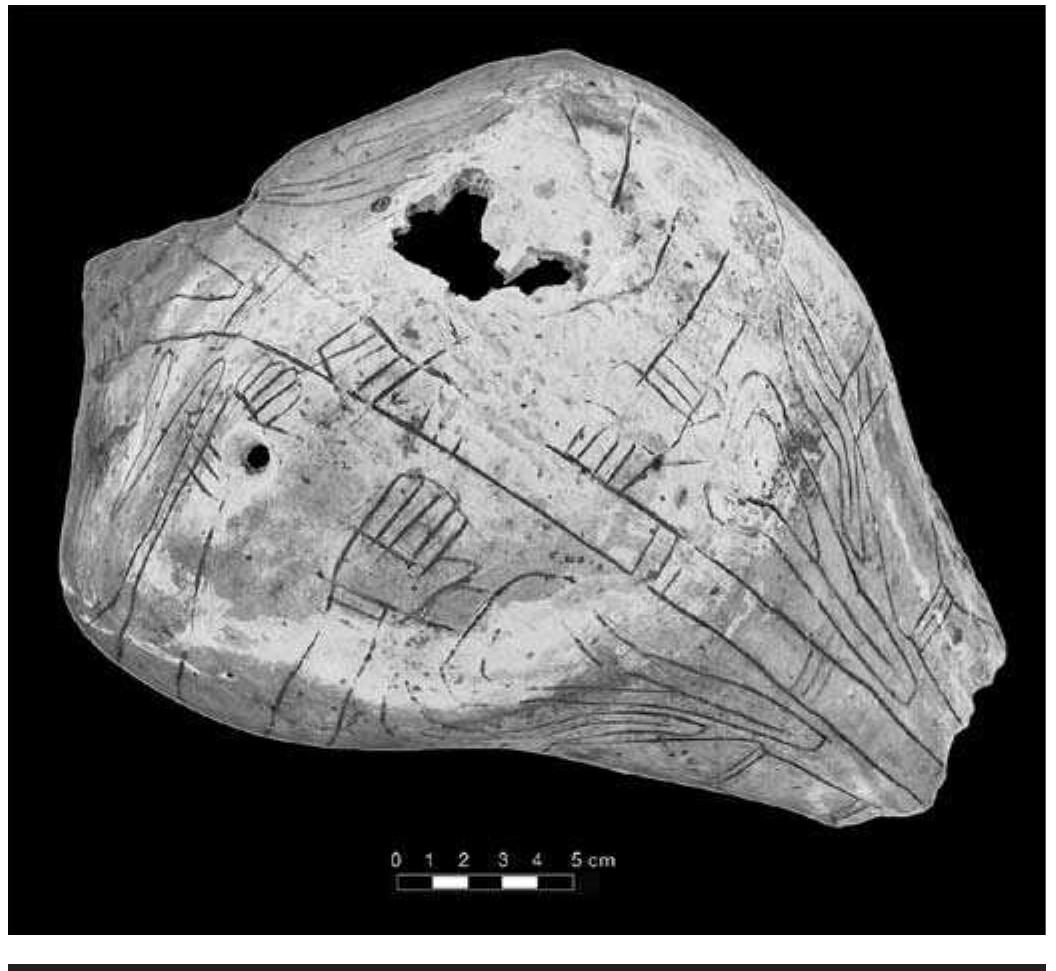 FIGURE 4.35. Craig C cup depicting two men facing a pol (423243). 