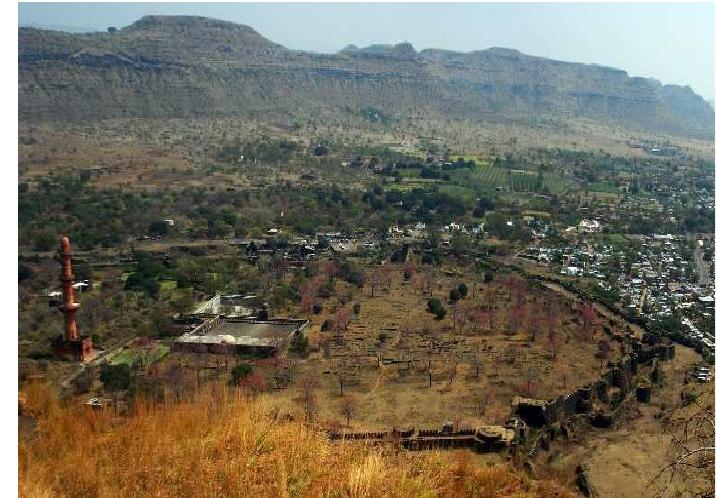 Hence, the local artisans who earlier sculpted images of gods and goddesses for the Hindu and Jain temples were for the first time sculpting Quranic verses to carve calligraphy on the face of the buildings within this complex. The pointed arch profile was also used in Alai darwaza to create better aesthetics. Other important art experiments were use of jaalis, use of sand stone along with marble as building material and use of geometrical motifs. Later, the Delhi Sultans also adopted certain Hindu elements such as the lotus, swastika, creepers, bells, kalash etc. as decorative elements in their building.  Figure-3: Qutub Complex  Figure-2: Boundaries of Daulatabad Fort as seen from its hill top 