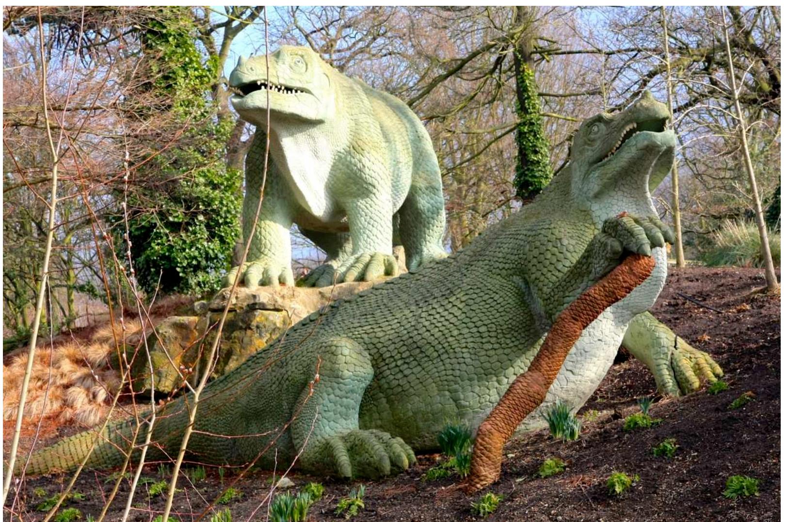 Fig. 2. Dinosaurs group, Sydenham, 2009 (photo AG). 