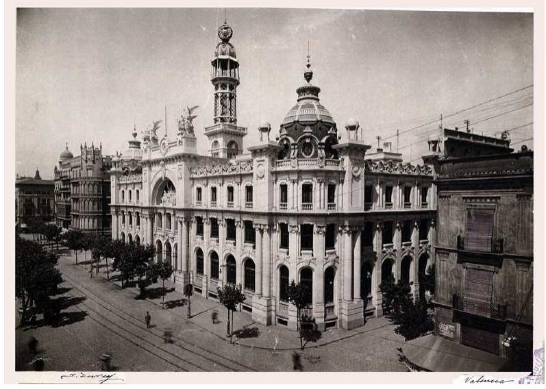 Figure 12 - Valencia 1923. Telegraphic and Postal Build- ing (Derrey). 