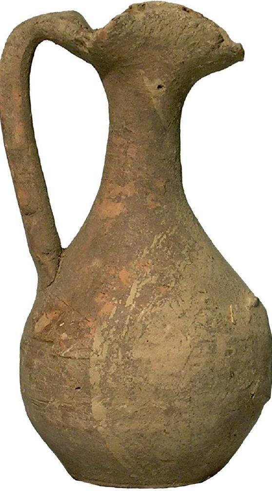 Fig. 10 Trefoil jug in reddish impasto from the Fossa di Castelvecchio (unrestored), h 12 cm. Museo Archeologico Nazionale Firenze, inv. 94231 (image: C. Colombi).  bow and a large symmetrical foot, the hollow leech fibula ‘rigonfia’ with decorations on the upper part of the bow and an asymmetrical foot, the 