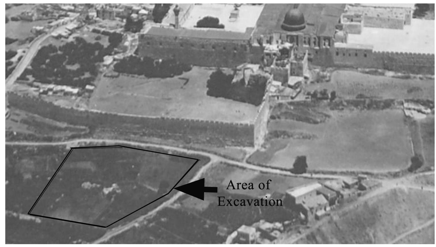 Fig. 1. An aerial view of the Temple Mount and the area of excavation. May 1936. (Courtesy of the IAA mandatory scientific archive: http://www.iaa-archives.org.il). 