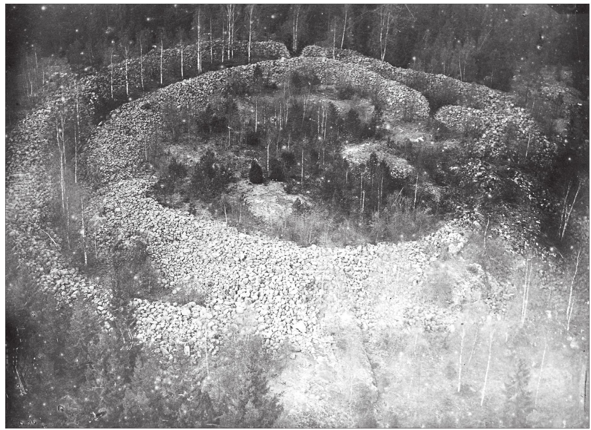 Figure 18. The fort at Visberget, prov. of Vistmanland is a good example of the multivallate forts in this part of the Mdlaren basin. It has not been excavated. Photo from the 19308 by K. Lorichs. Courtesy of the County Museum of Vastmanland. 