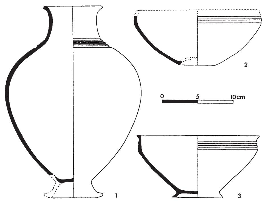 Due to its thinness, uniformity in style, and visible turning marks, this kind of pottery is called in German »schmalgeriefte Drehscheibenkeramik« (narrow grooved wheel-turned pot- tery) and in French »céramique tournée/céramique fagonnée au tour« or — the more neutral term — »céramique cannelé« (grooved pottery). 