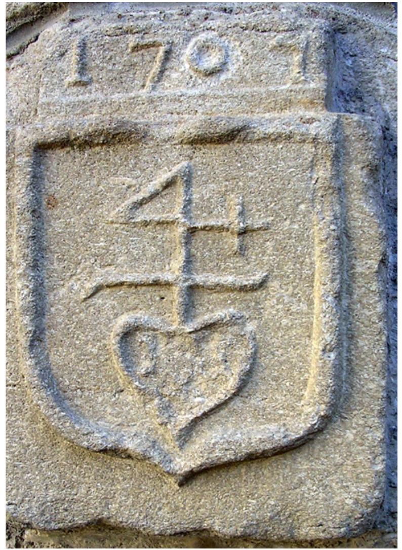 Fig. 2: Coat of arms including the mark of the merchant Jean Hermille, 1707, Ornans, département of Doubs (photo by Edith Montelle). 