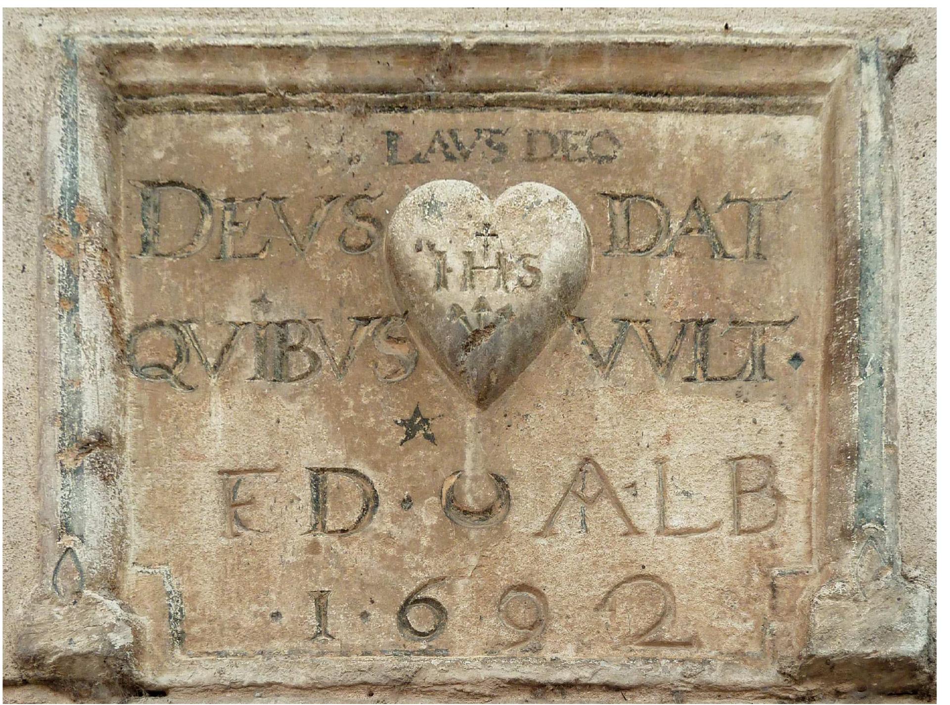 Fig. 15 : Stone above a door, 1692, Pesmes, département of Haute-Sadne (photo by Jean-Pierre Bévalot). 