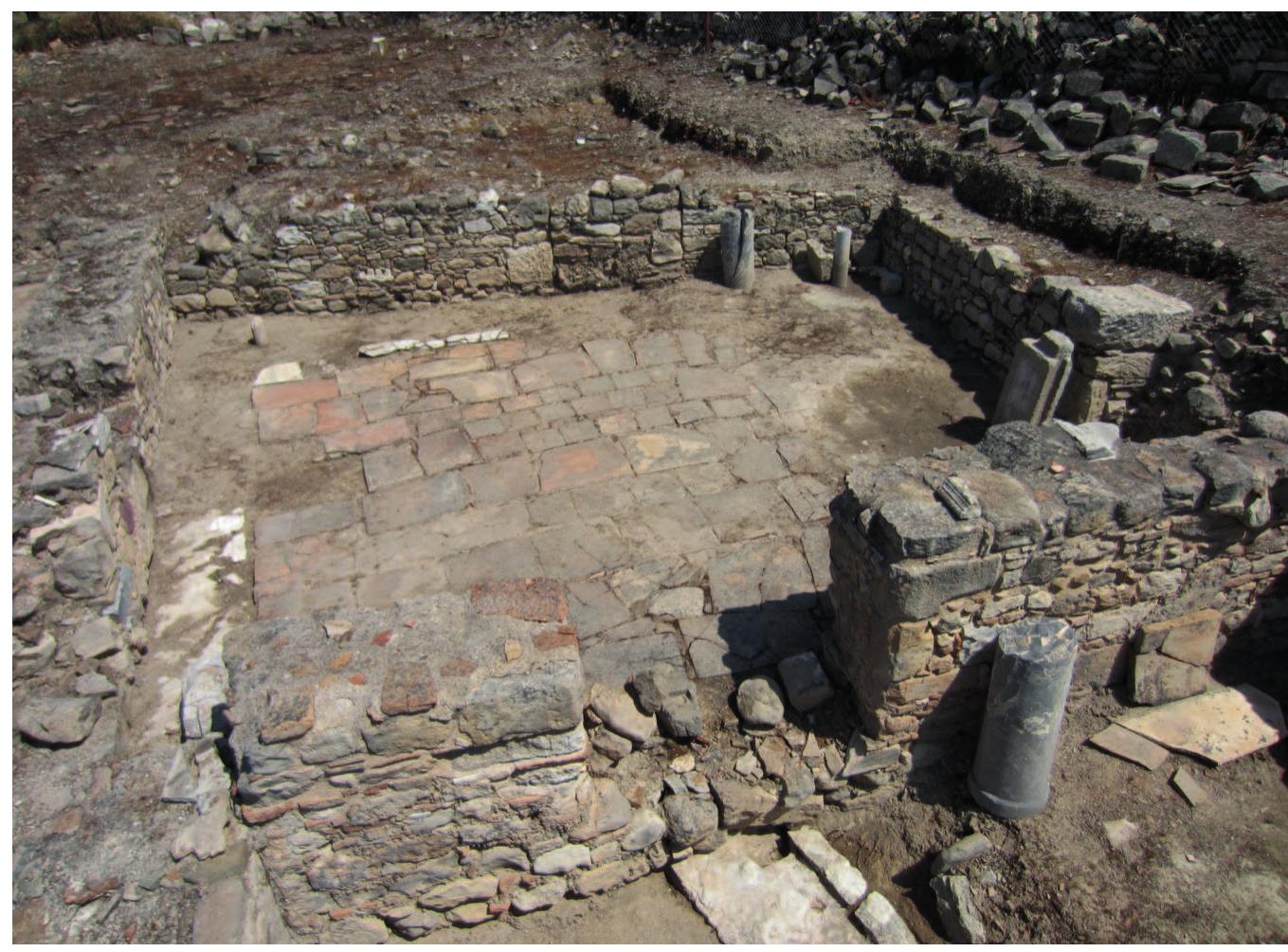 Fig. 1: Mitropolis, Annex II, general view.  PRELIMINARY RESULTS OF INVESTIGATIONS IN THE BASILICA OF MirTRoPOLIs, GORTYN 