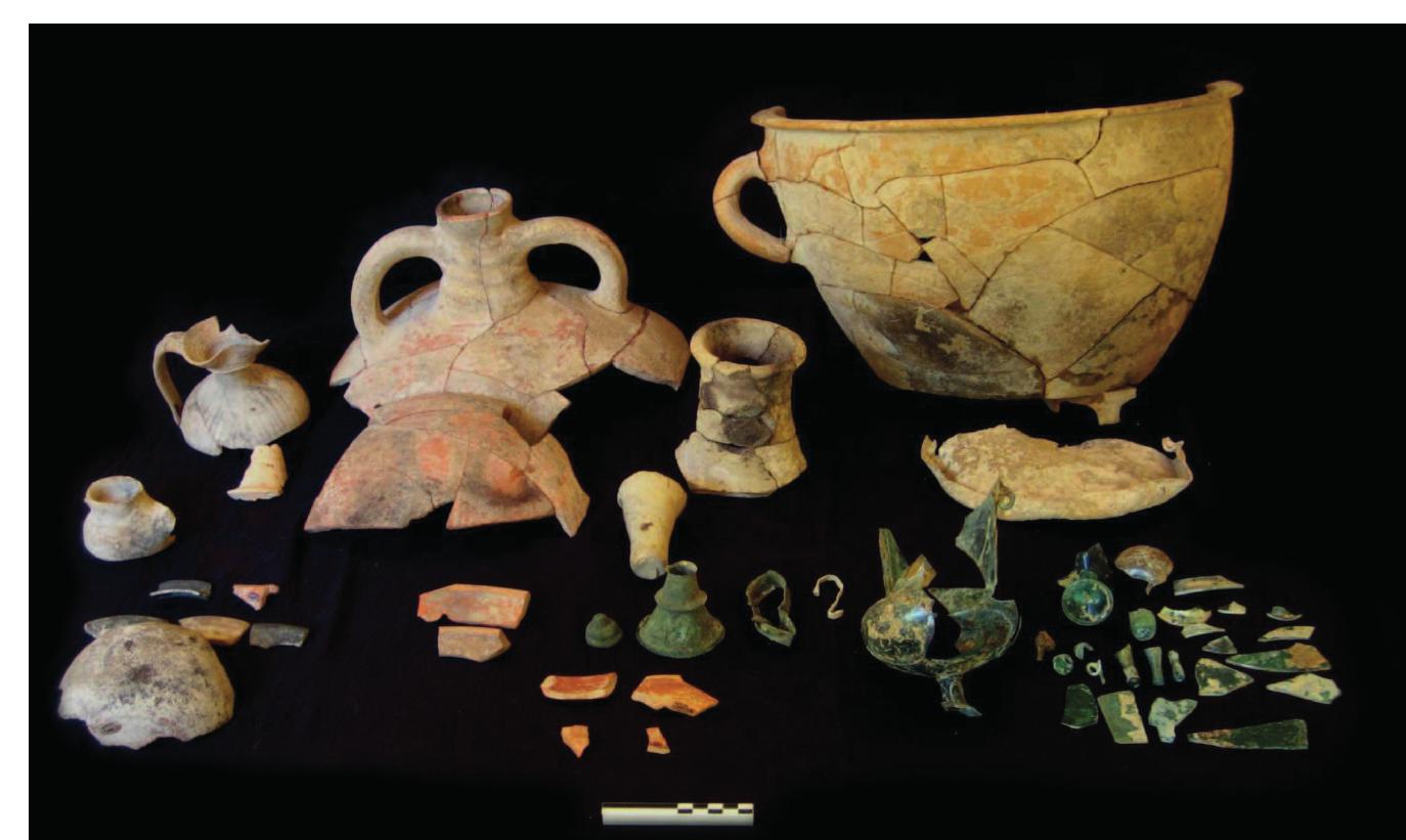 Fig. 2: Finds from layer 7000. 