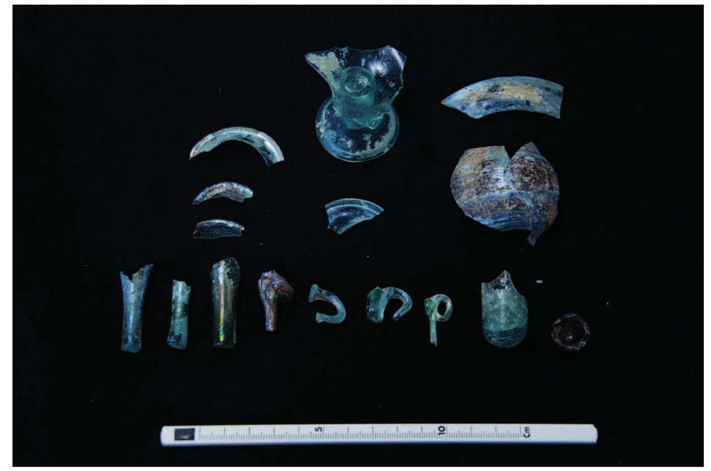 Fig. 6: Glass finds from layer 7000. 