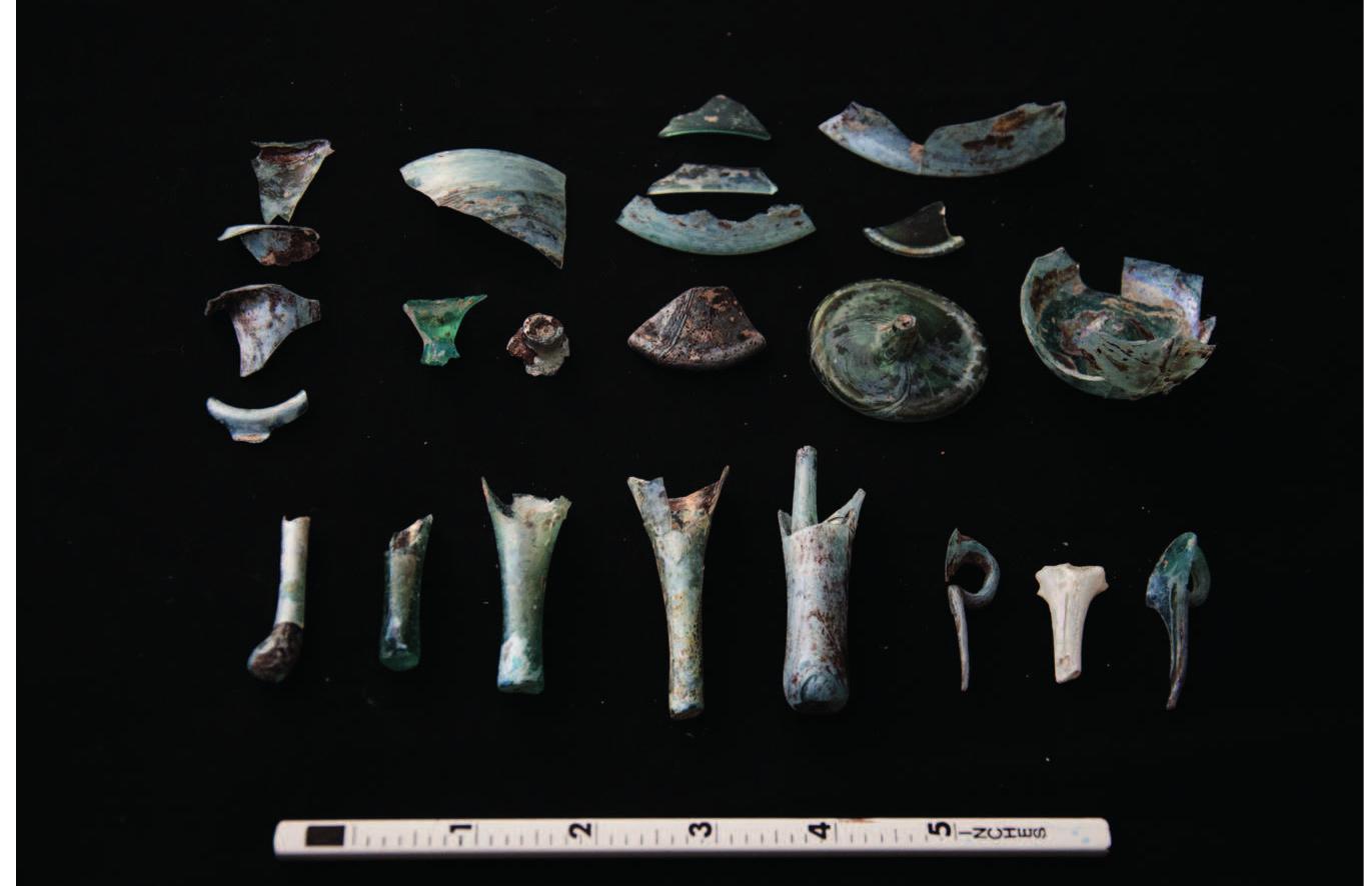 Fig. 7: Glass finds from layer 296.  PRELIMINARY RESULTS OF INVESTIGATIONS IN THE BASILICA OF MirTRoPOoLis, GORTYN 