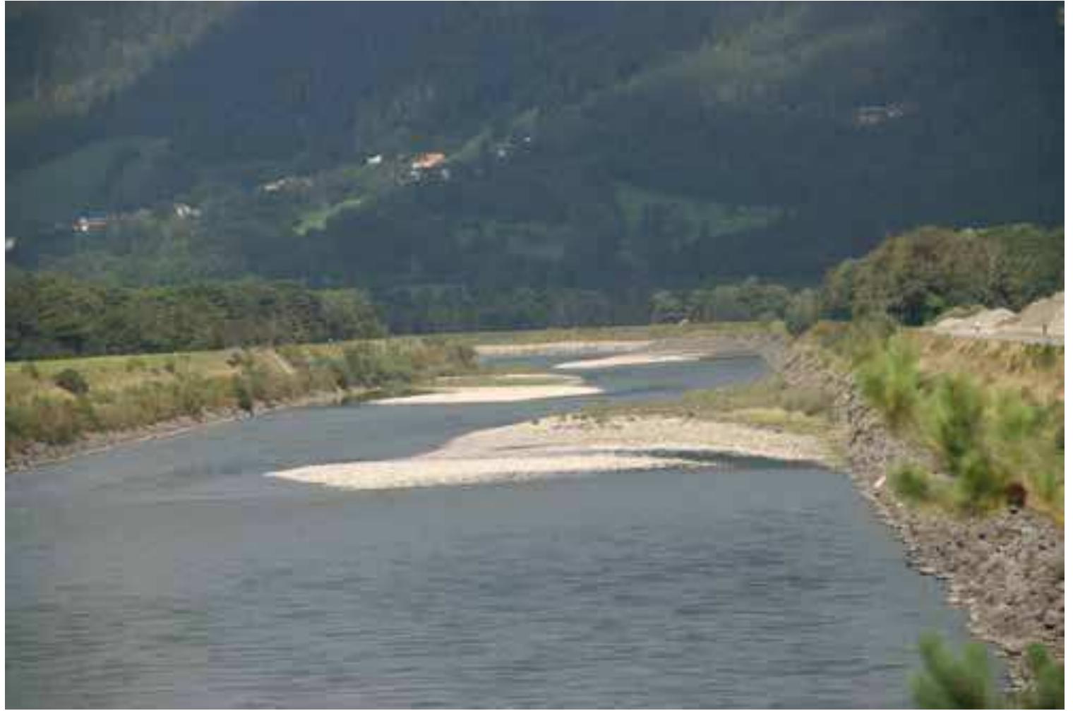 The first river engineering works intended to enhance sediment transport but the channel aggraded, and as a con- sequence, increased the flood risk. Therefore, the channel was narrowed and gravel extracted. However, enhanced transport capacity and excessive gravel exploitation, in 