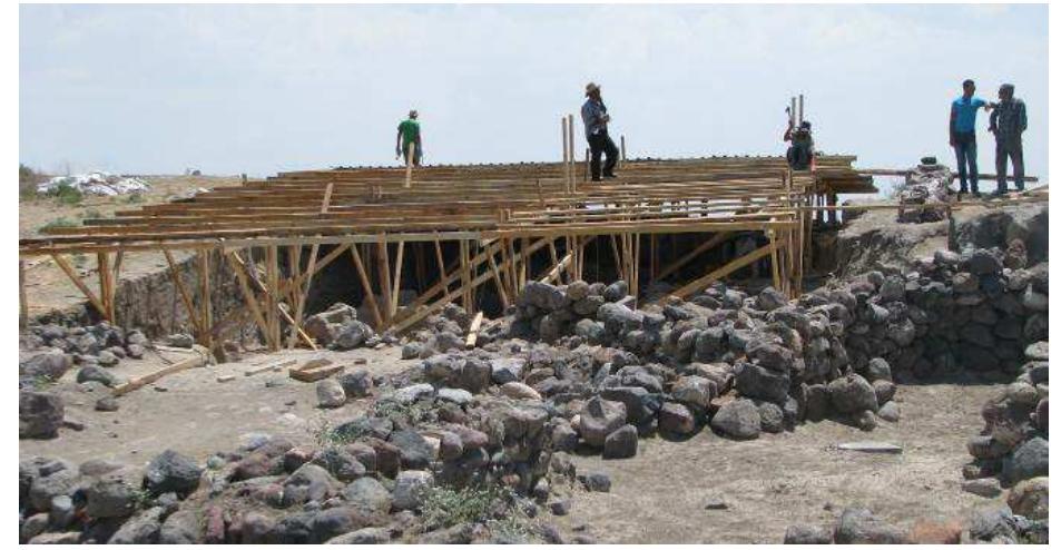 Figure 12: Operation B, view from north of the shelter during the construction phase at the moment of the completion of the timber frame structure. 