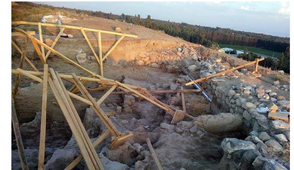 Figure 21: Timber frames of the southern part of Operation B completely thrown to ground after the storm.  Figure 20: Timber frames of the northern part of Operation B (the most protected from the wind coming from the south) still partially standing after the storm. 