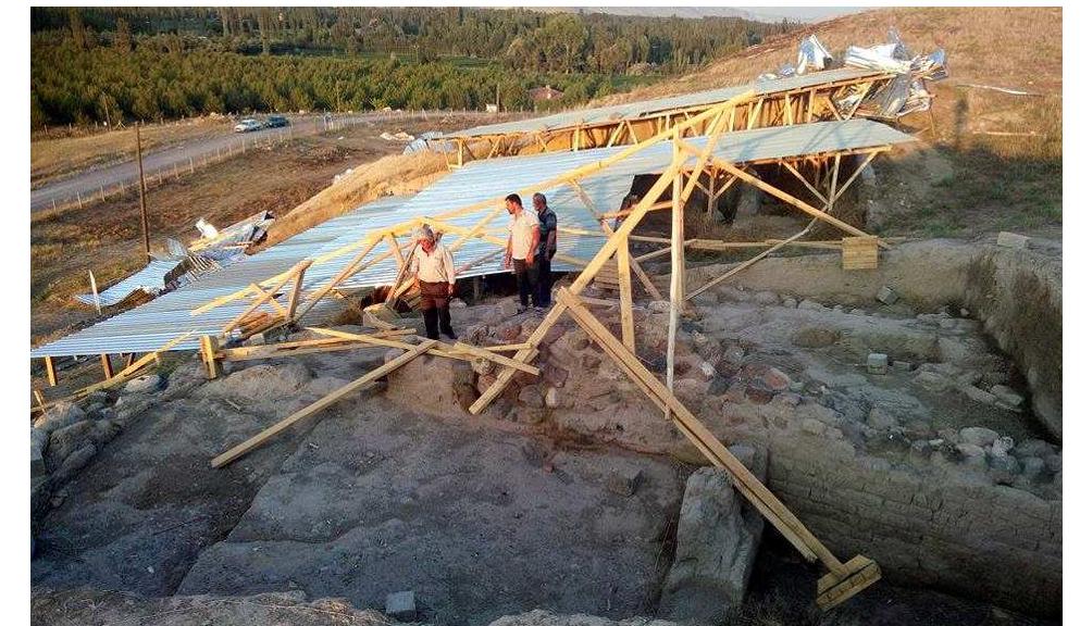 Figure 22: Operation A, view from south-west of the shelter built in 2015 completely destroyed by the wind, on the background the one built in 2014 still standing. 