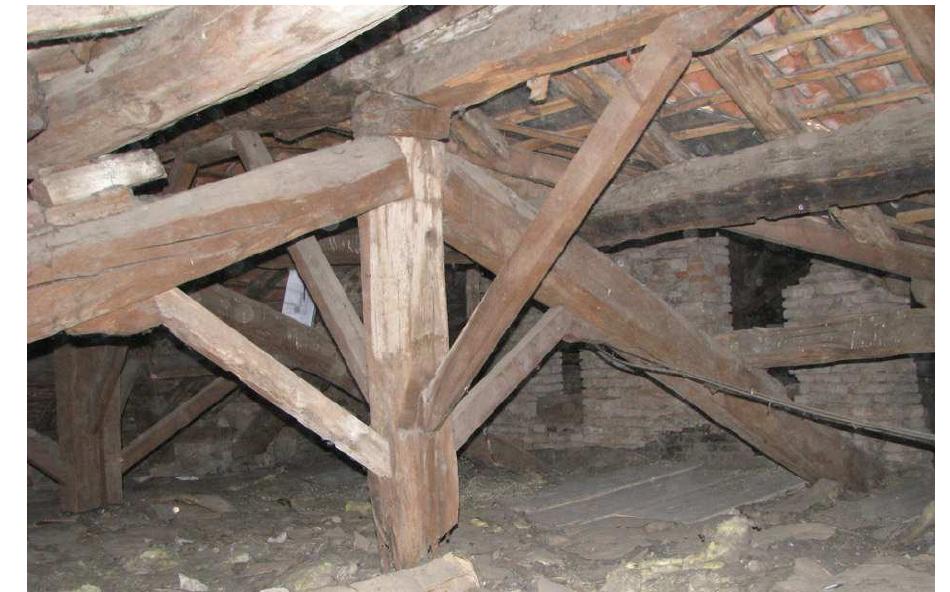 Figure 4: Truss C 4.2, the tie-beam is hidden below the floor. 