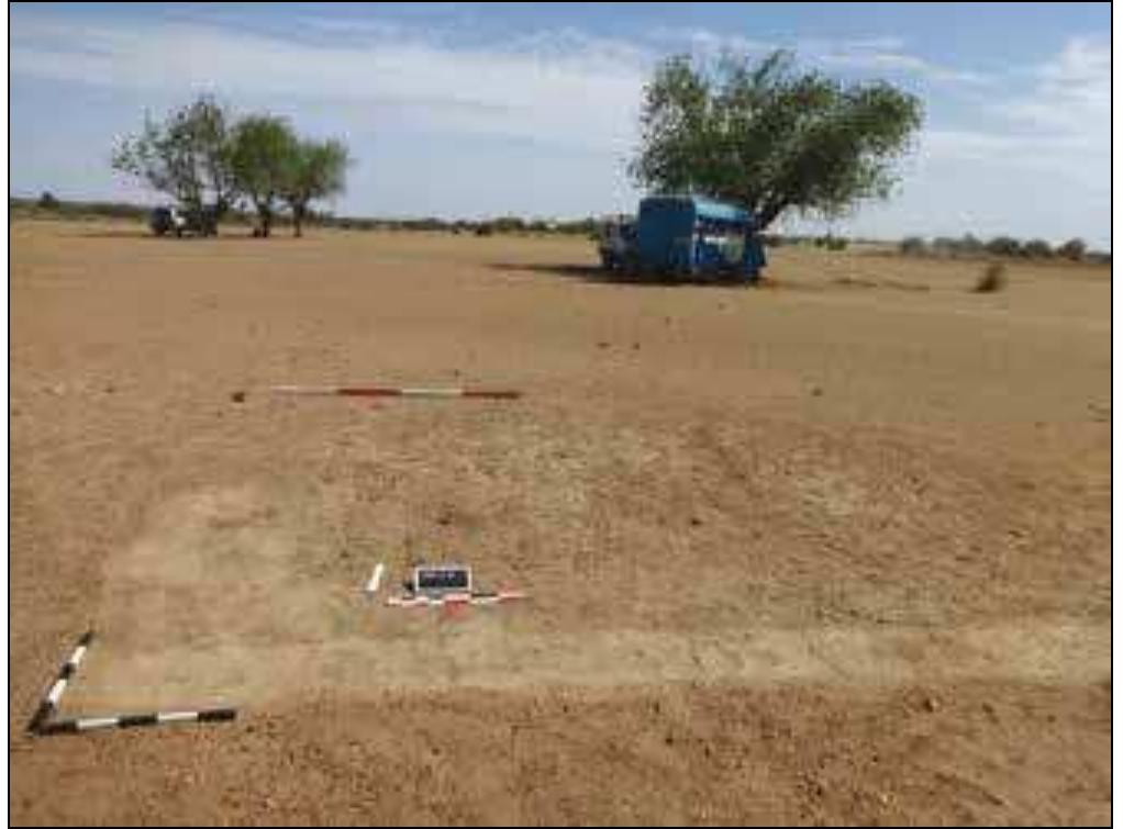 Plate 3. The small camp at site SE21 (photo: Nassr 2016). Plate 2. Different types of artefacts from site SEO7 (photo: Nassr 2016).