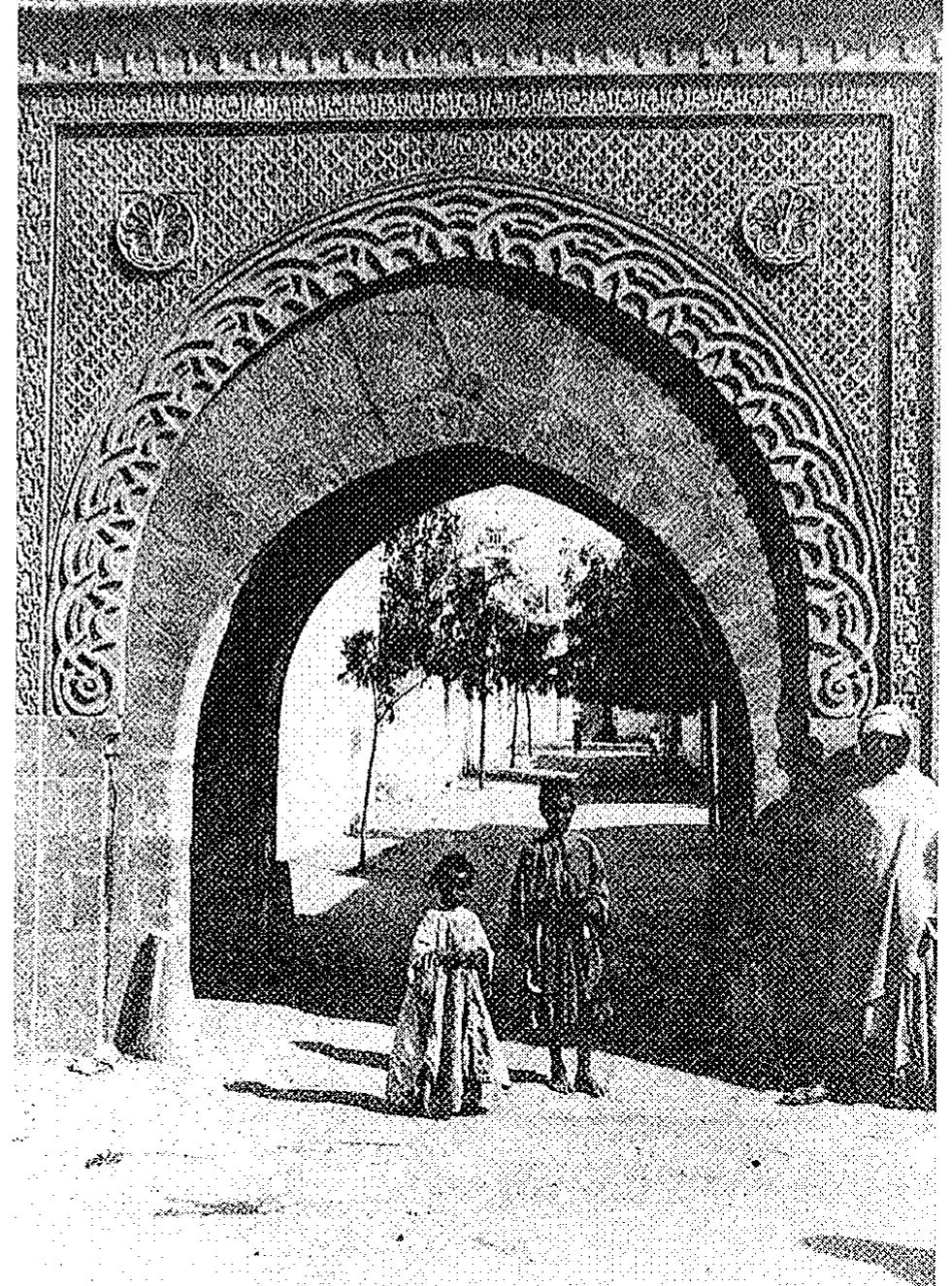 Fig. 4. Casablanca. A gate to a quarter. 