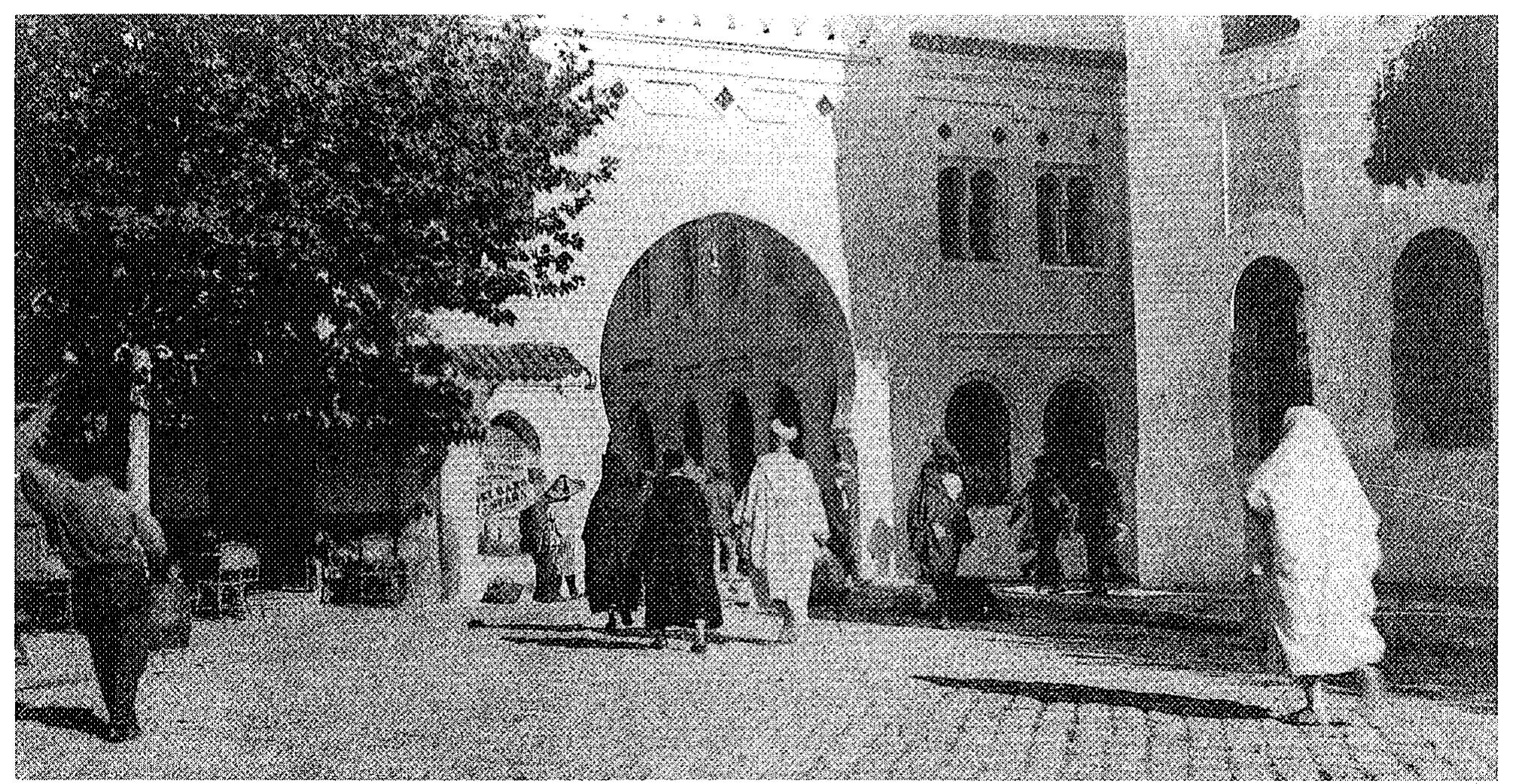 Fig. 7. Tetuan. Gate separating two districts. 