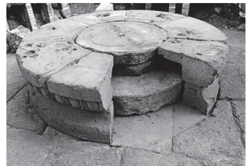 Fig. 14. Circular monument or ‘donarium’ (Author). 