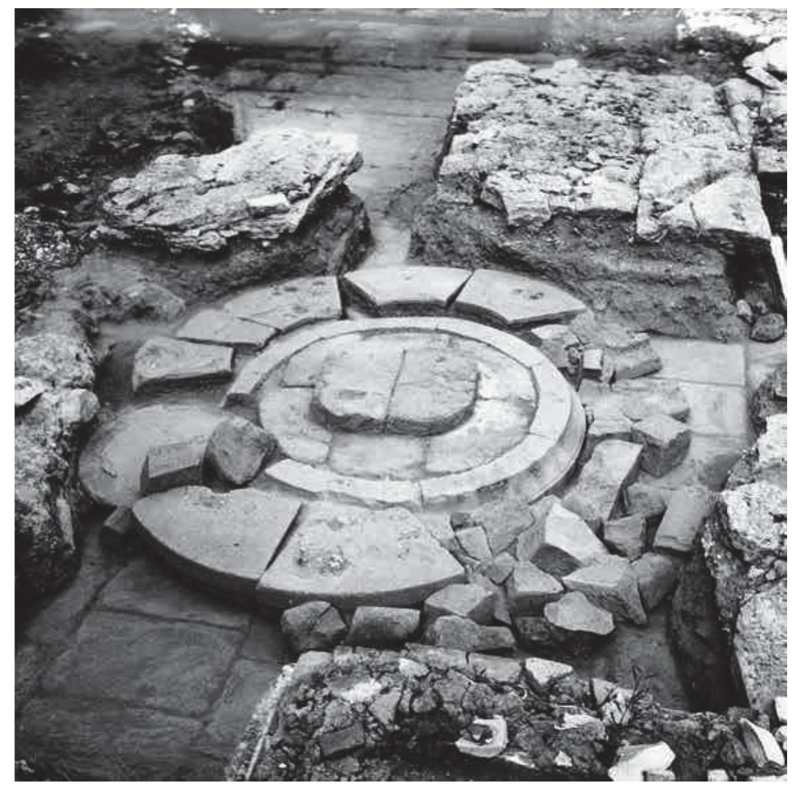 Fig. 15. Circular monument showing core of gray granular tufo  blocks (ASRCM, S. Omobono, b. 32, 9, c. 3941). 