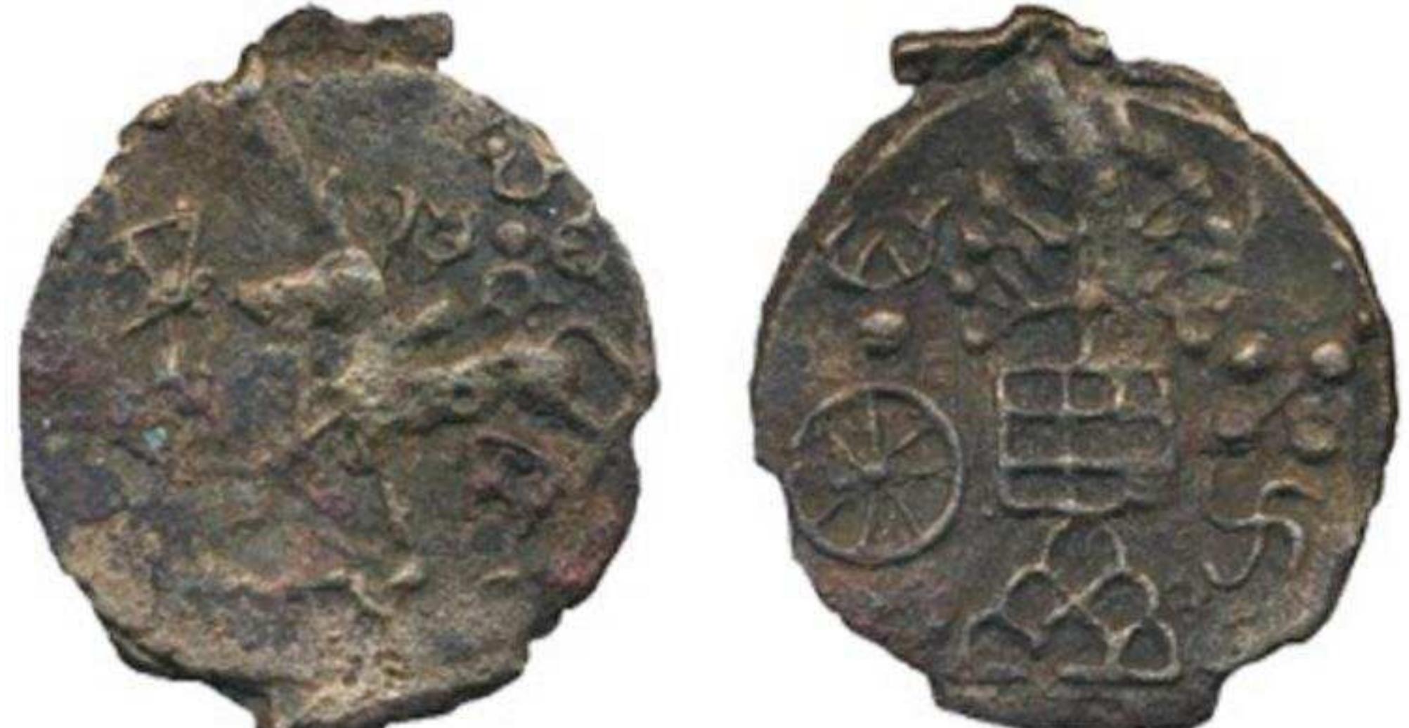 Taxila, 185-160 BCE, Bronze, 2.3g, Swastika in reverse direction 