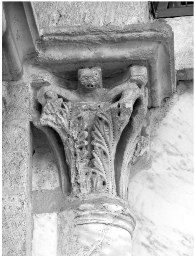 Fig. 5: Capital of the Dome of the Ascension of Muhammad, showing an
animal head. (Benjamin Z. and Nurith Kedar Collection)
