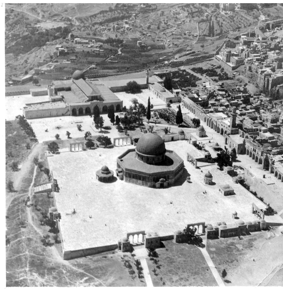 During the Six-Day War of 1967 Israel conquered Jerusalem’s
Old City and established a new status quo on the esplanade. While
[srael claimed sovereignty over the area and the Israeli police was
invested with responsibility for its security, day-to-day administration
of the Haram was left in the hands of the Muslim religious authorities.
Israeli Jews were given access to the Temple Mount, and many have
visited it, although the Chief Rabbinate of Israel has ruled that Jewish
religious law forbids Jews to enter it (Hassner 2009: 112—33).? The
