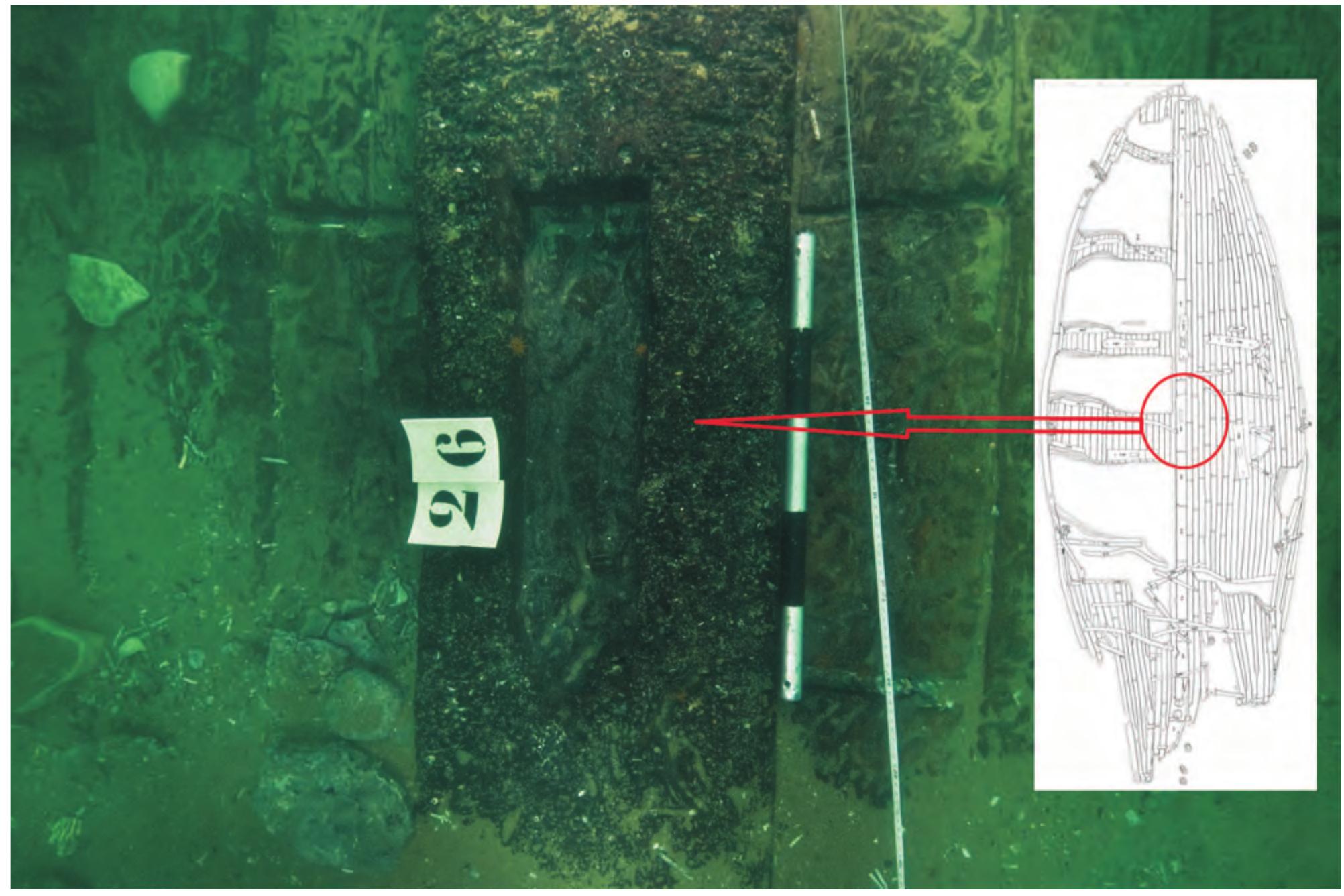 Figure 10.10 Mast step notch with its position circled on the general plan of ship 17. (Photo: C. Gerigk; © F. Goddio/Hilti Foundation.) 