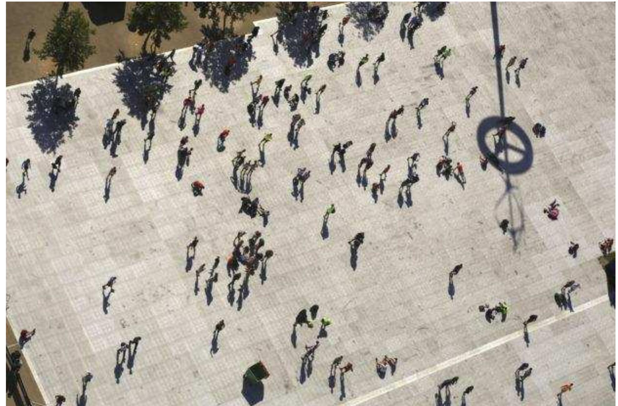 Observing the crowds gathering at the Newham Great Run, Queen Elizabeth Olympic Park. Still from time-lapse © Heather Barnett  accumulative understanding of the underlying mechanisms driving collective behaviour. Across the project, in both the exhibition and the participatory events, the intention was to create a platform of enquiry, to encourage visitors to recognise patterns across systems — human / nonhuman /  posthuman — and to understand through experience how they as individuals operate within the collective and respond to environmental influences around them. 