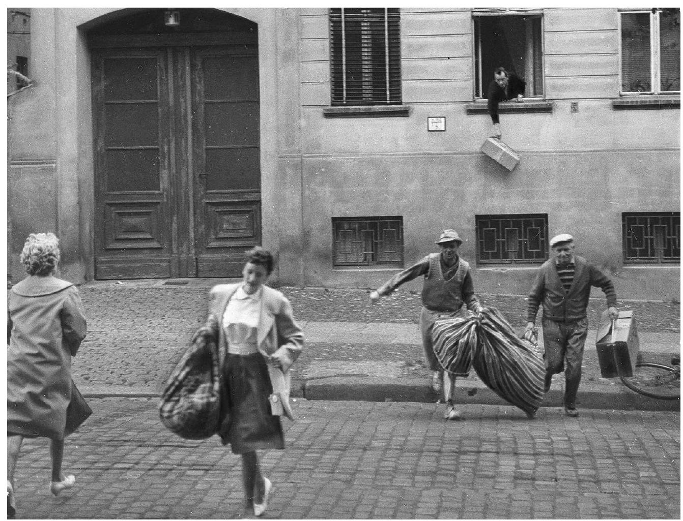 Fig. 2: [Horst Siegmann]: Escape at Bernauer StrafSe, August 17, 1961 