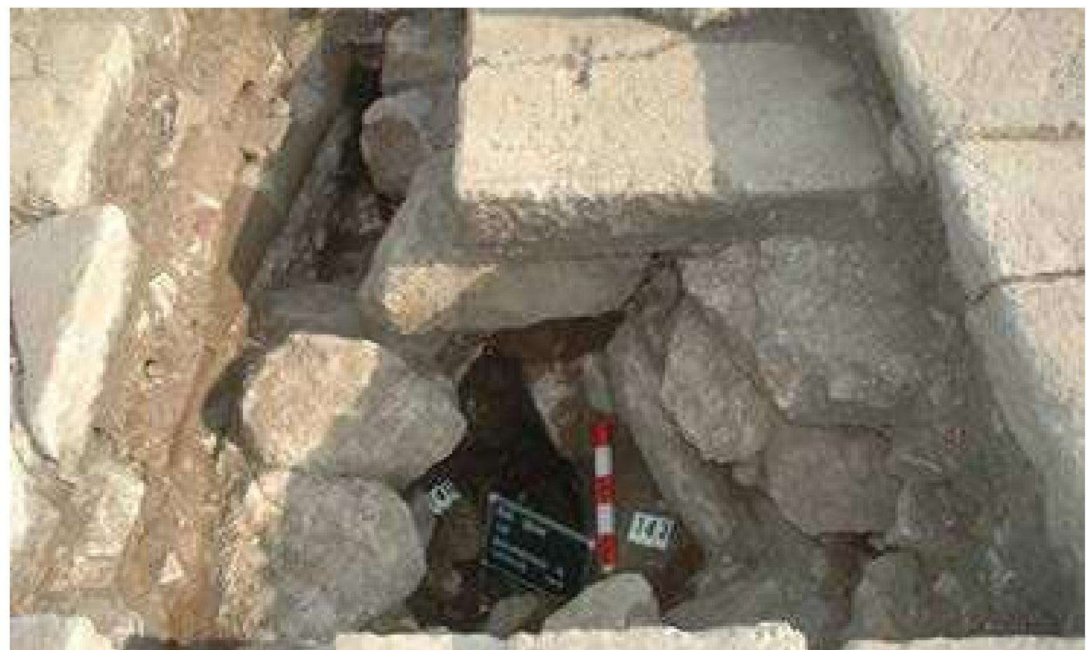 Fig. 2: View of the pit (locus 140) dug into the ophiolitic clay (locus 143), and of the overlying foundations of an honorific monument on the Upper Agora (Sagalassos Project). 