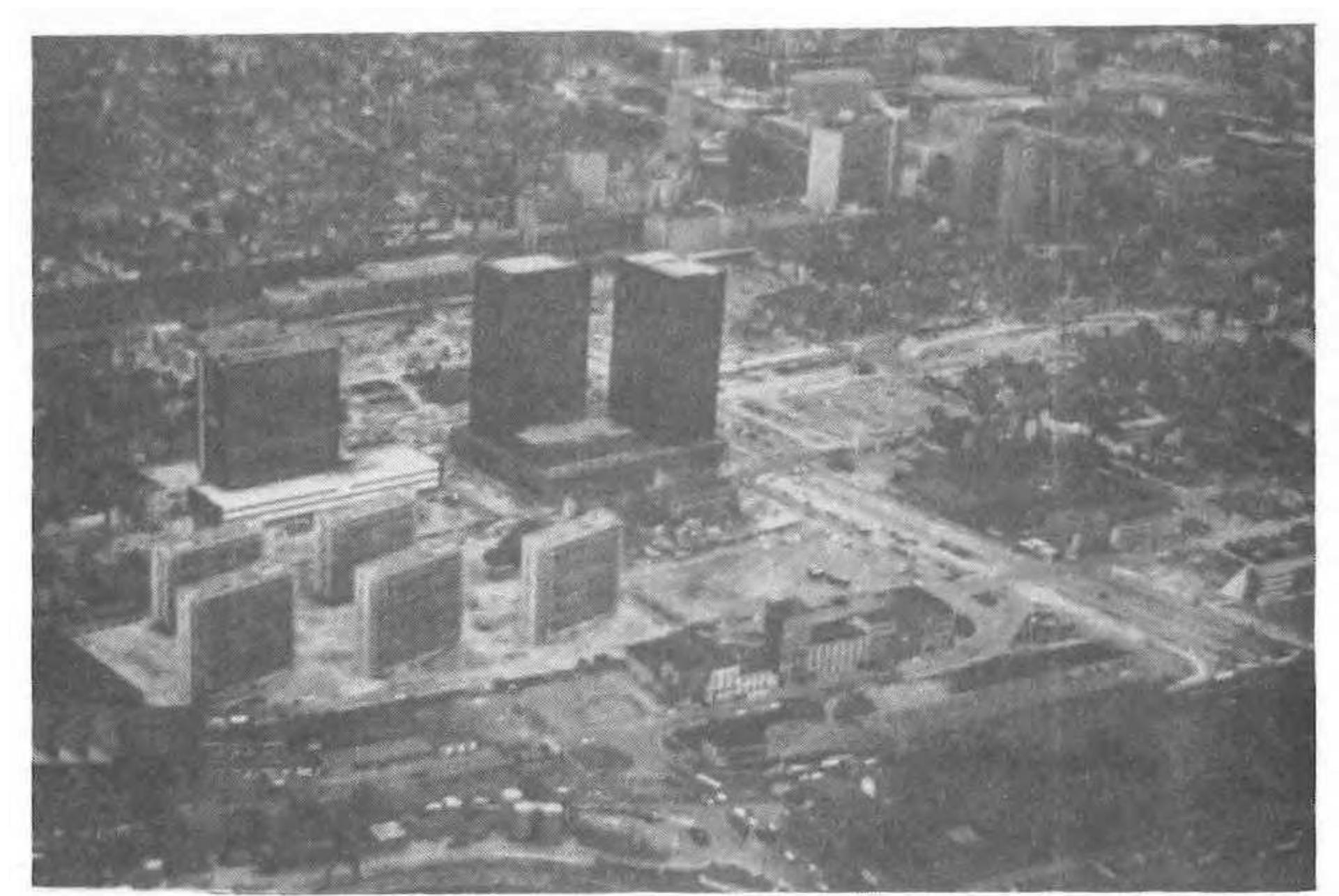 [fig. 5] Aerial view taken from the zeppelin “good year” of a subsystem “grand ensemble without green’, in the Manhattan quarter in Brussels. From Duvigneaud, P., Denaeyer-De Smet, S. and Tanghe, M., ‘Importance de l’écosystéme urbain et des sous-systémes (Vexemple de agglomeration bruxelloise)’, p. 58. 