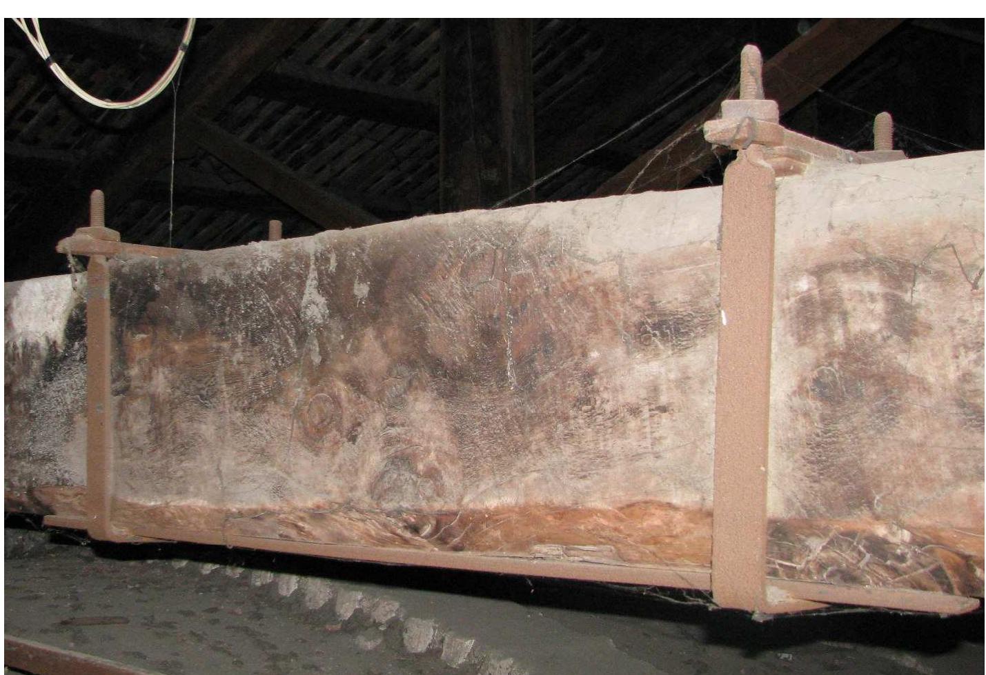 Figure 9: System used for the strengthening of the tie-beams of truss 2 and 4 (photo by E. Zamperini). 