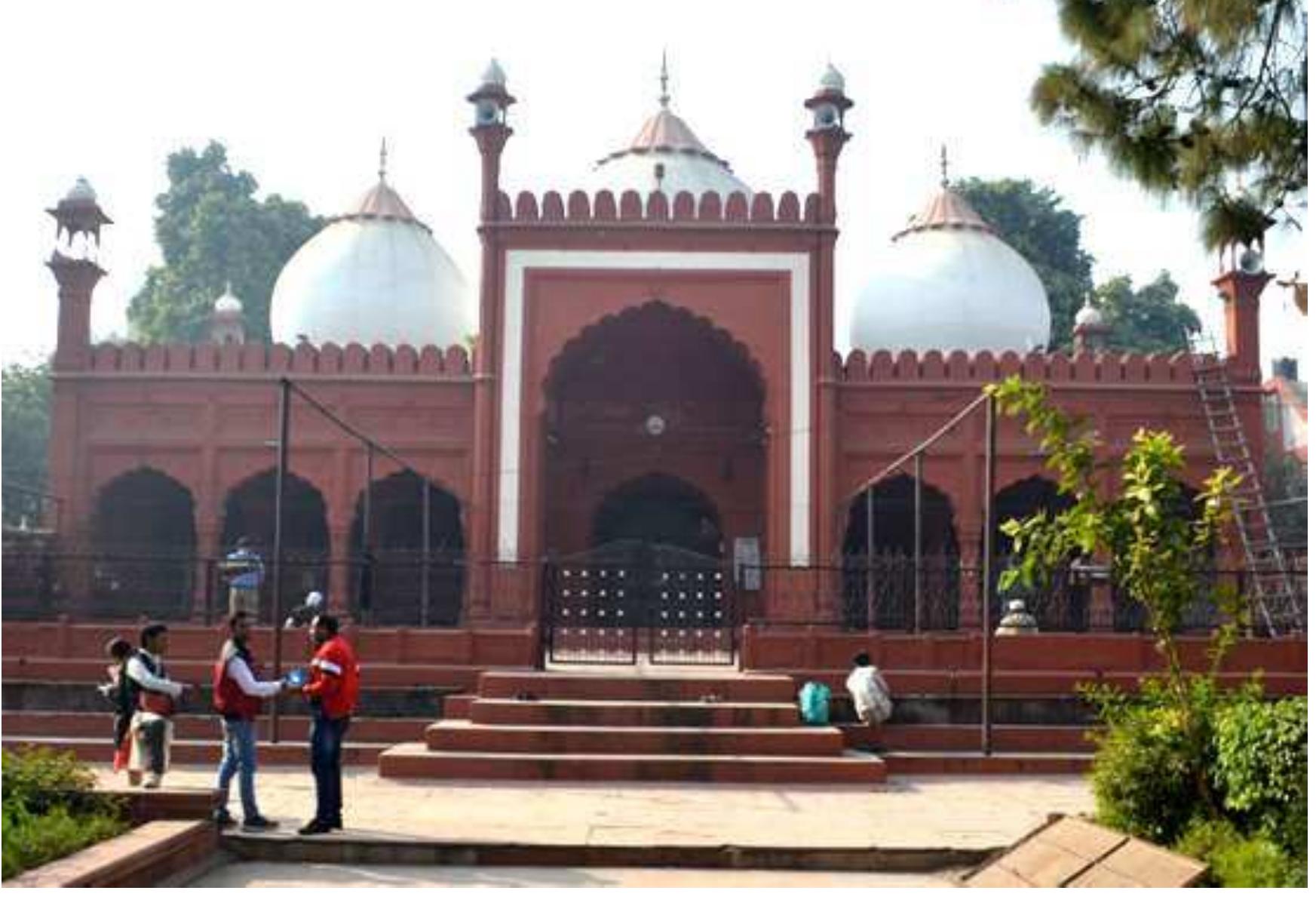 Fig.10. Mosque on the western side (Photograph by author) 