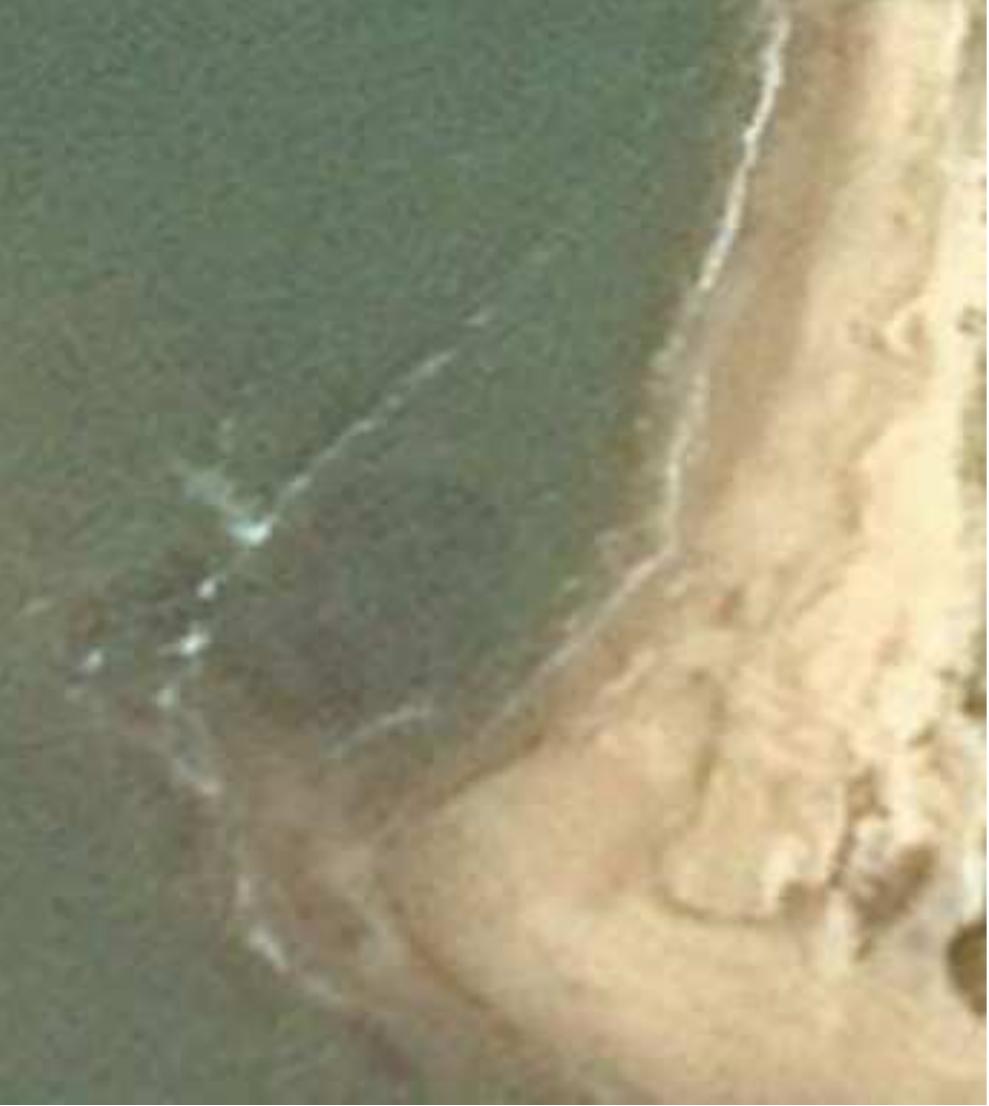 Fig. 12 (top): Detail of an aerial photo of 19.01.2015 of the coastline at the bay of the Modaragam Aru river (CNES / Airbus 2017) 