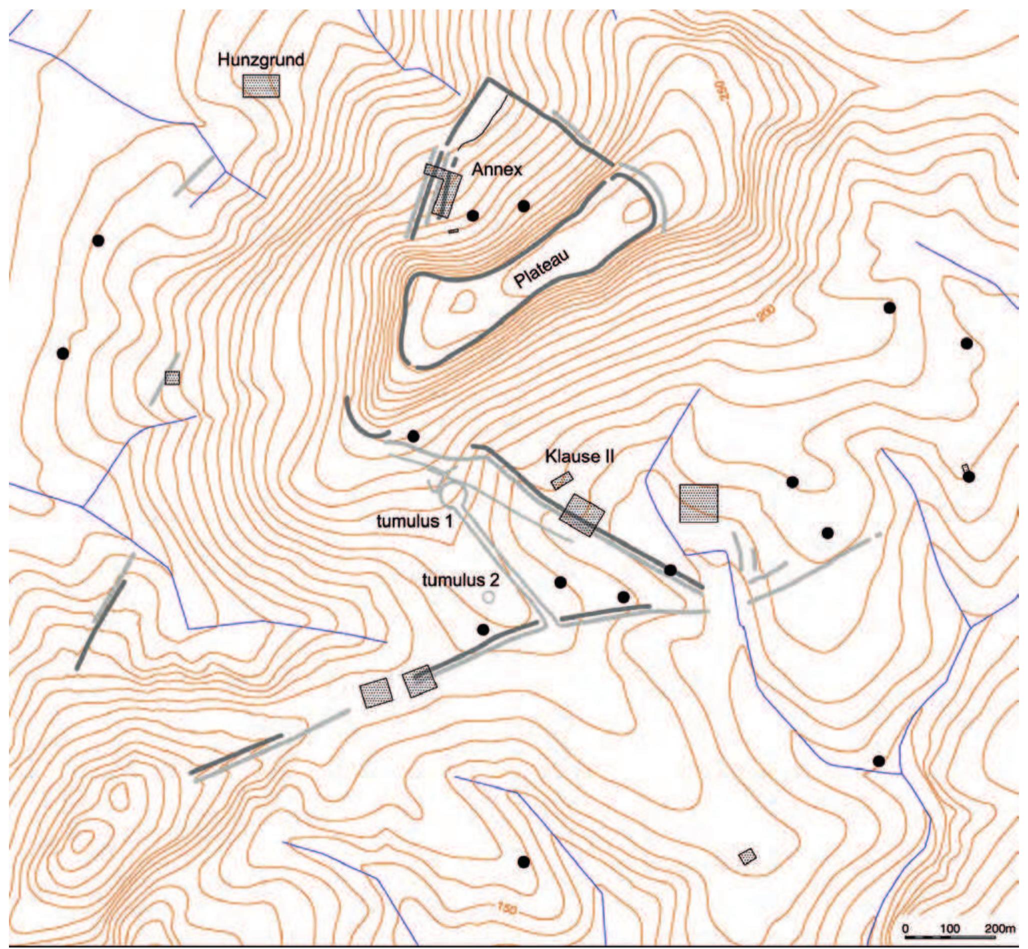 Figure 6.15. Glauburg-Glauberg. Map of the monuments of the Iron Age visible to the naked eye and in  the geophysical survey. Dark grey: bank, light grey: ditch. The excavation areas of the Institut fiir Vor- und Friihgeschichte an der Johannes Gutenberg-Universitat Mainz (shaded areas) are shown as well as the survey (black dots) (V. Griinewald/Institut fiir Vor- und Friihgeschichte Universitat Mainz). 