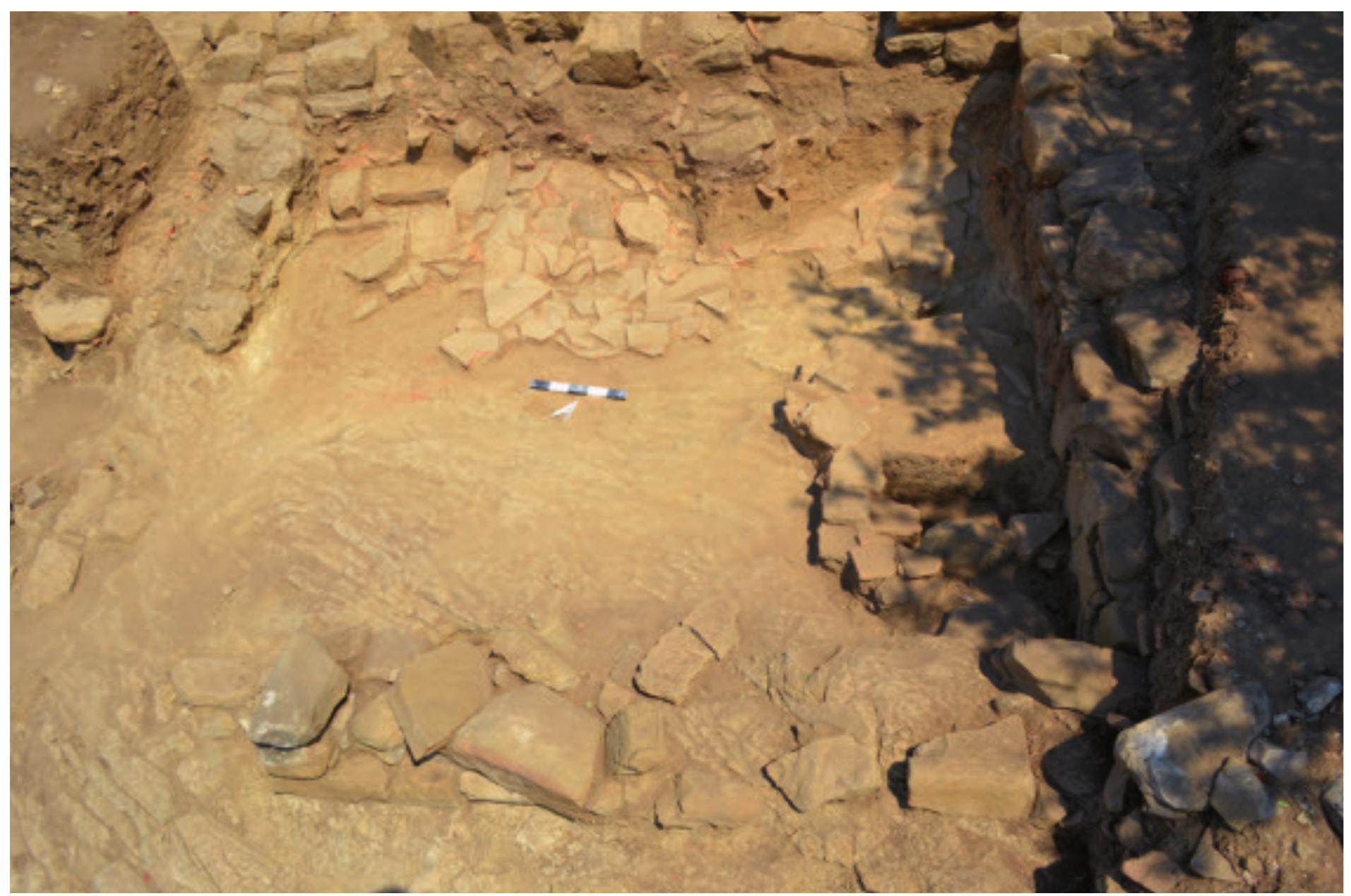 Fig. 14. The layer of terracotta tiles, which was found below the dump in Room 3 in 2015 (Soren Handberg). 